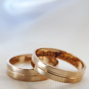 Par de Alianças Reta com Friso 4 mm (AL 02)